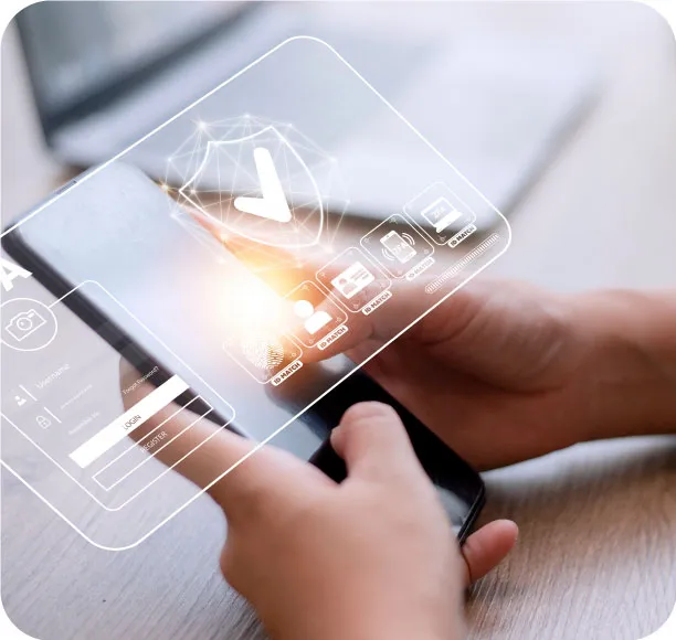Manos usando un teléfono con iconos de seguridad y huella digital superpuestos